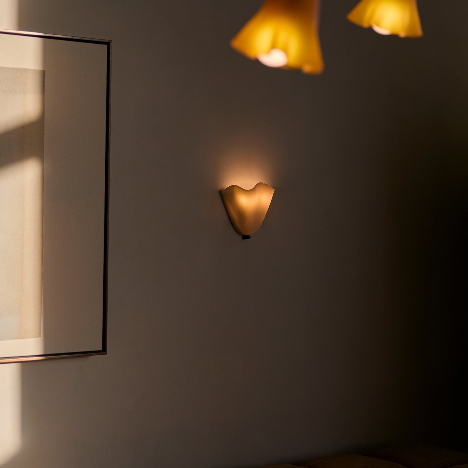 Retro Stained Glass Wall Sconce LED Light With Skirt Shell Design